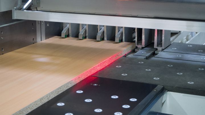 Laser-assisted display system for error-free part identification